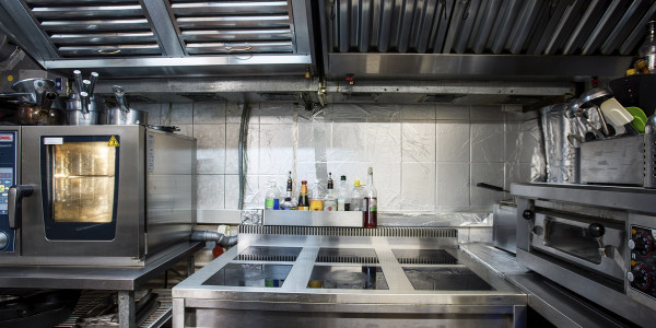 Limpiezas de Conductos de Extracción y Ventilación Illana · Cocina de Kebabs